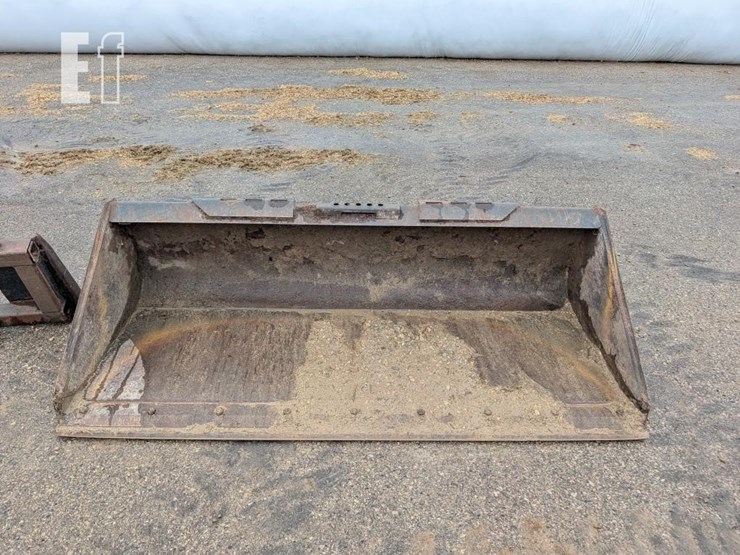 skid-steer-bucket-image-4