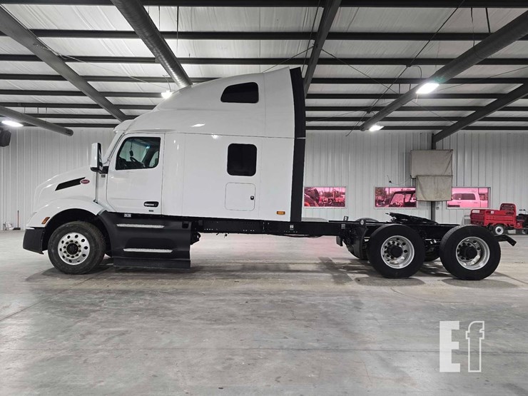 2024-peterbilt-579-image-5
