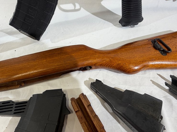 #37-•-sks-semi-automatic-rifle-image-11