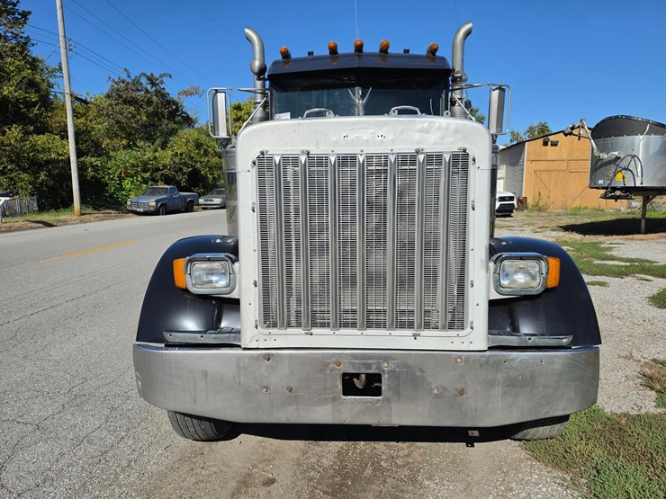 1999-peterbilt-379-image-26