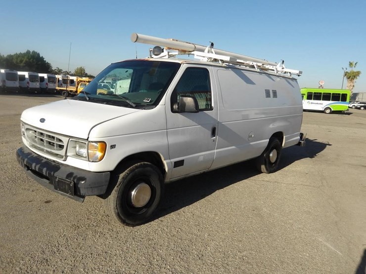 2002-ford-e350-image-1