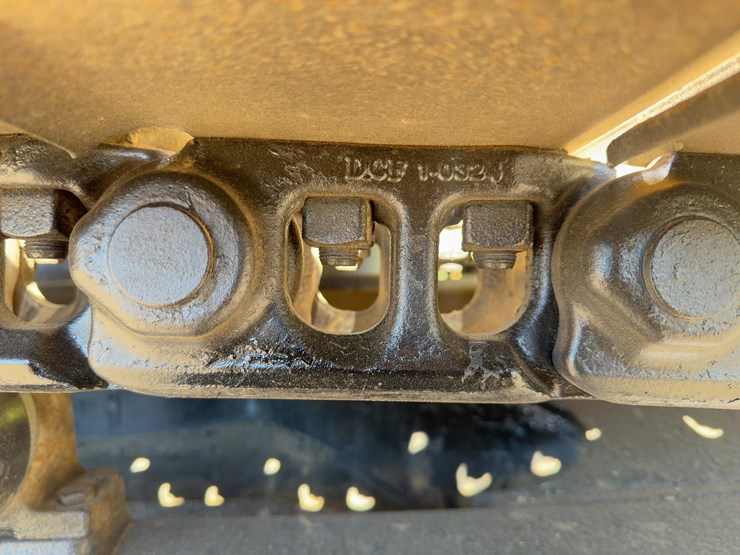 2010-deere-135d-image-30