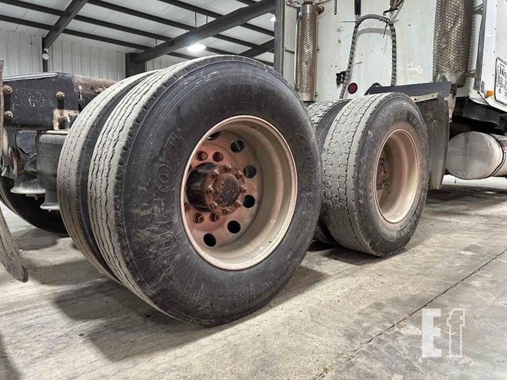 2007-freightliner-columbia-120-image-29