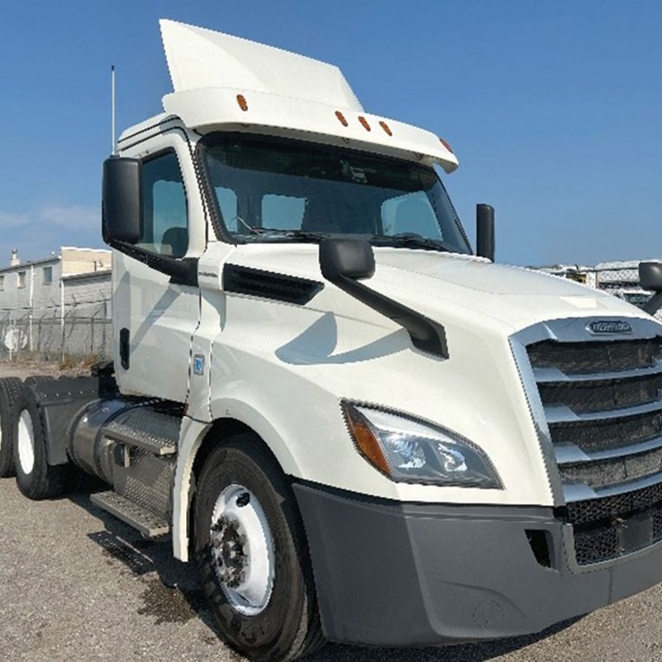 2019 FREIGHTLINER CASCADIA 126