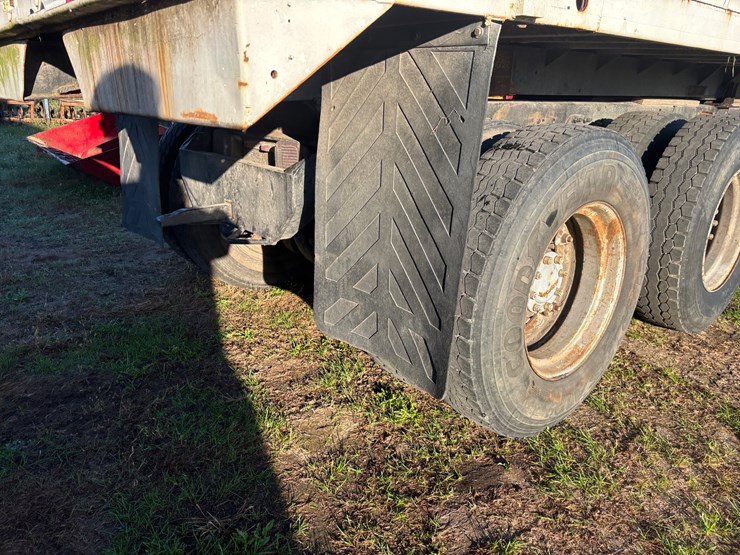 1982-ford-l9000-image-11