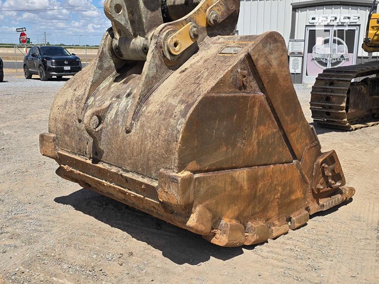 2016-caterpillar-336fl-image-11