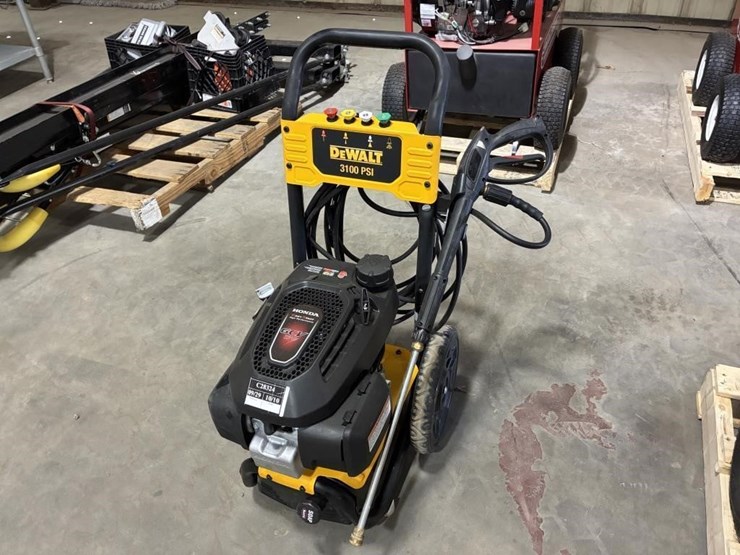dewalt-3100-psi-pressure-washer-image-1
