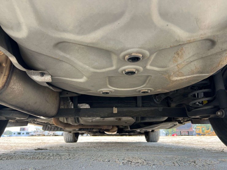 2019-chevrolet-sonic-4-door-sedan-(117,687-miles)-image-23