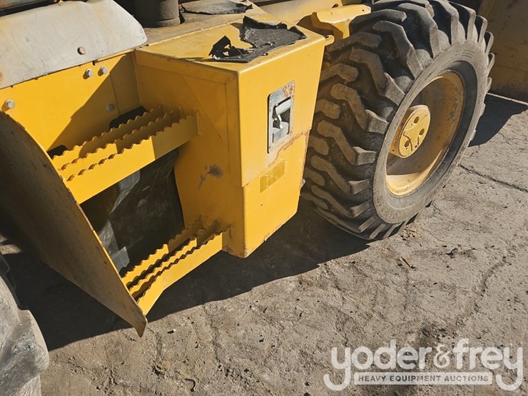 2018-deere-410l-image-31
