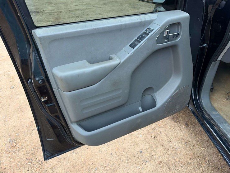 2015-nissan-frontier-image-9