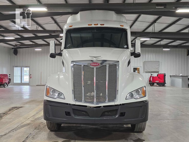 2024-peterbilt-579-image-7