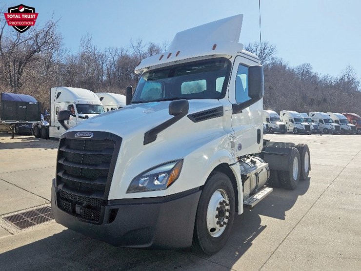 2020-freightliner-cascadia-126-image-1