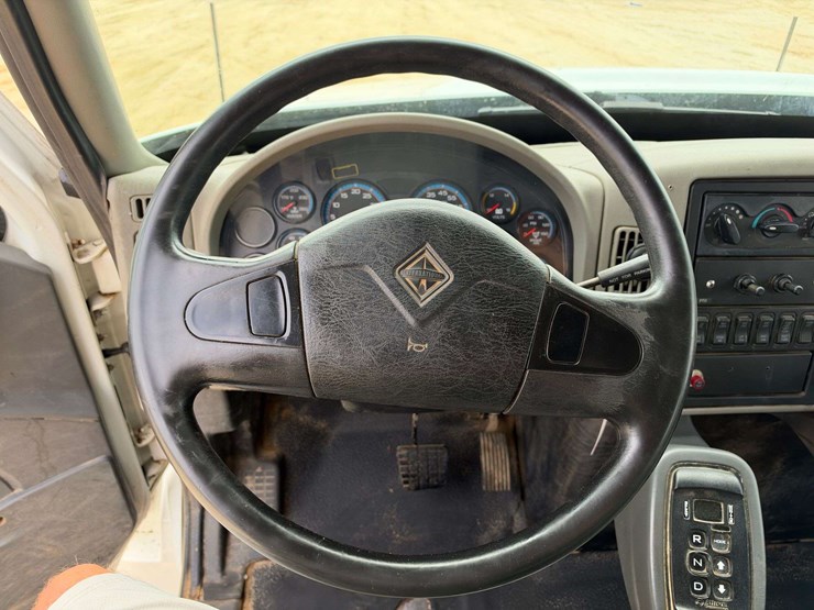 2013-international-durastar-4300-image-12