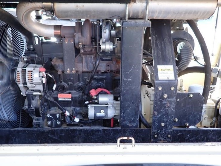 2012-doosan-p260-towable-air-compressor-image-12