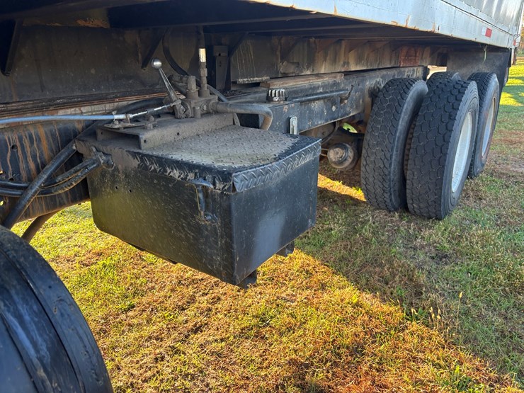 1982-ford-l9000-image-7