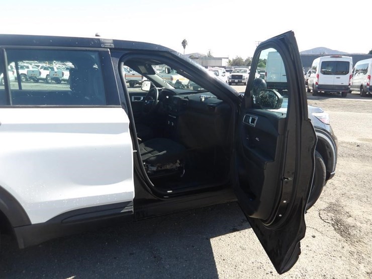2021-ford-explorer-image-12
