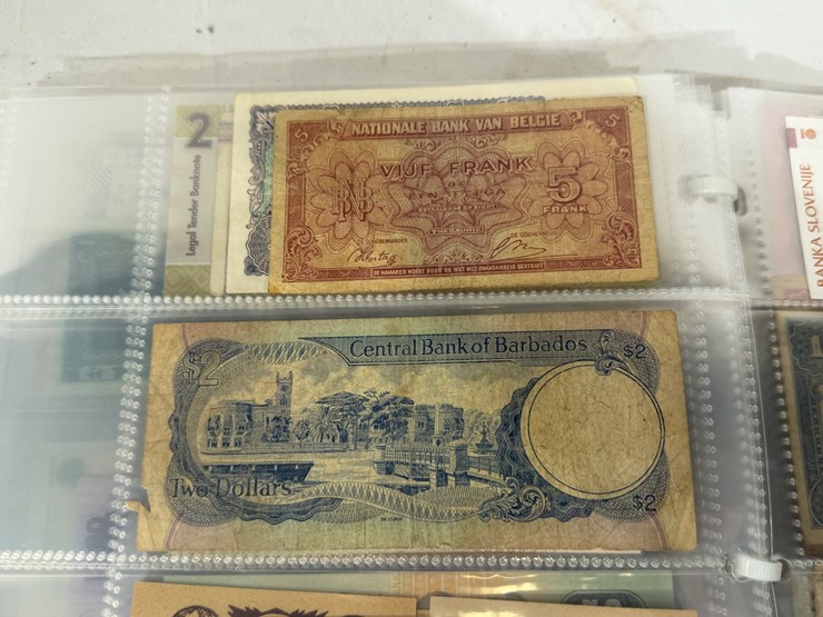 #40307-•-foreign-currency-bank-notes-image-124