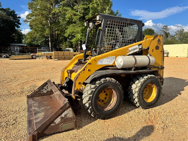2015-caterpillar-236b3-image-1