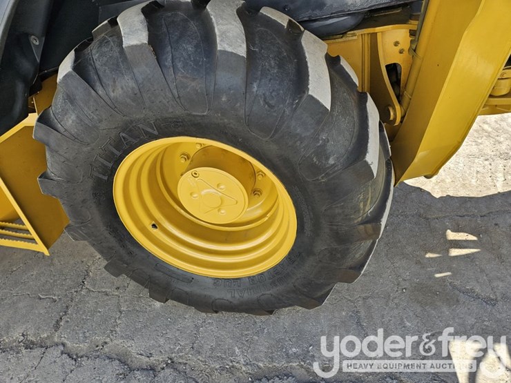 2013-deere-310k-image-11