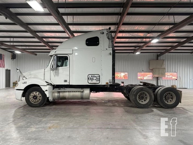2007-freightliner-columbia-120-image-5