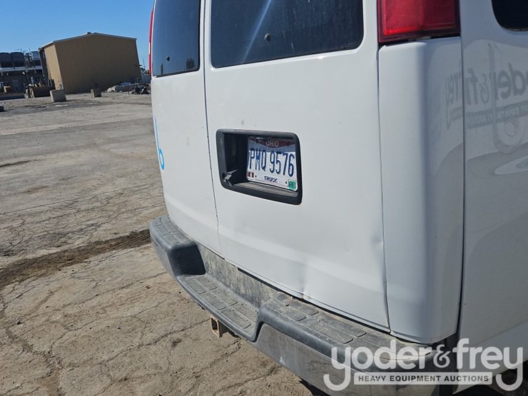 2017-chevrolet-3500-image-19