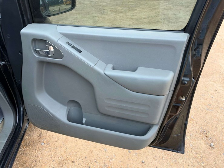 2015-nissan-frontier-image-17