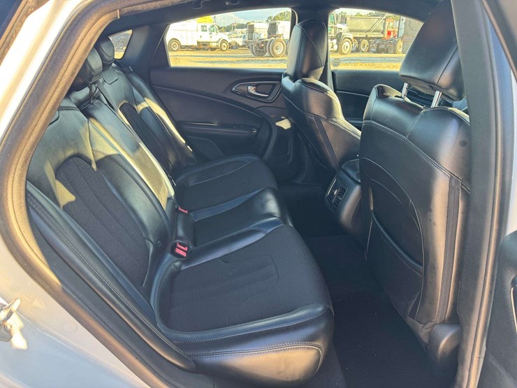 2015-chrysler-200s-4dr-awd-sedan---133,772-miles-image-16