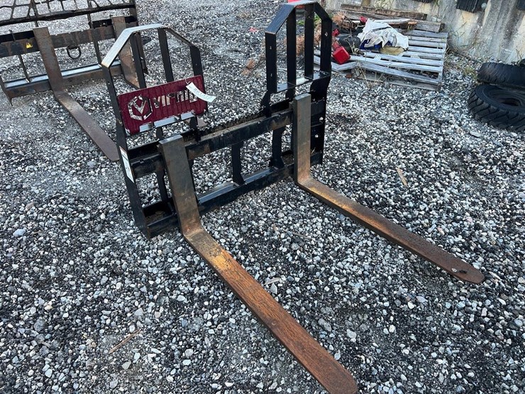 virnig-42”-skid-steer-pallet-forks-image-1