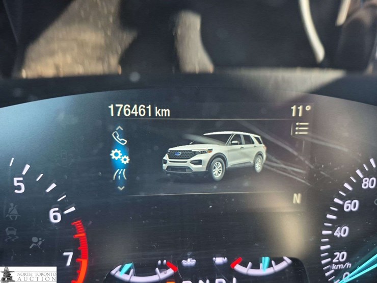 2020-ford-explorer-image-18