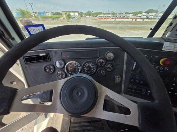 2019-western-star-4700sb-image-7