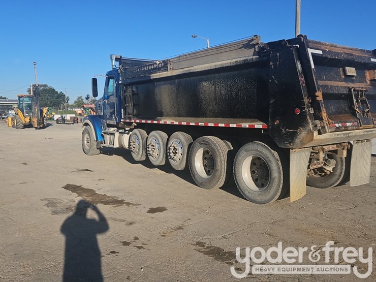 2019-freightliner-122sd-image-3