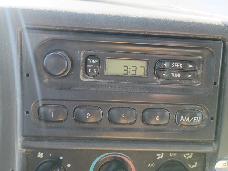 2003-ford-f550-image-41