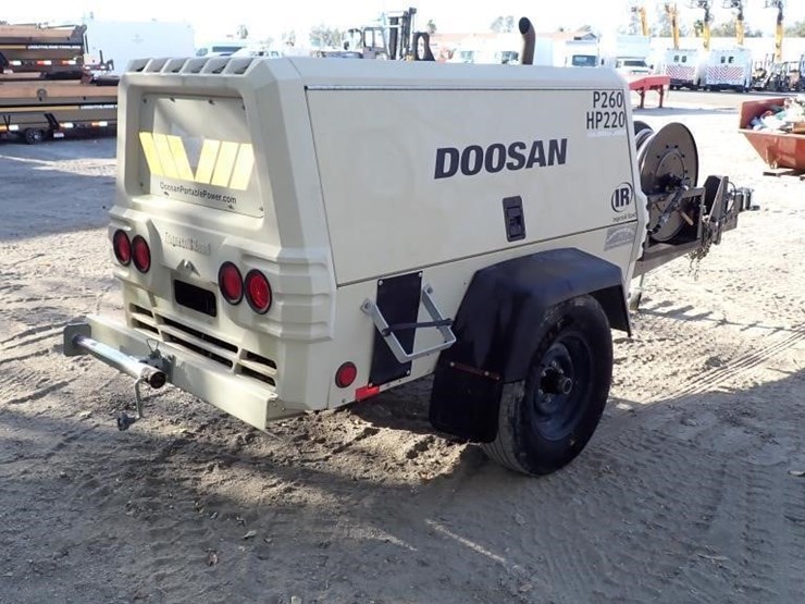 2012-doosan-p260-towable-air-compressor-image-3