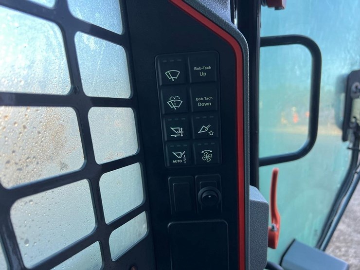 2023-bobcat-t76-image-26