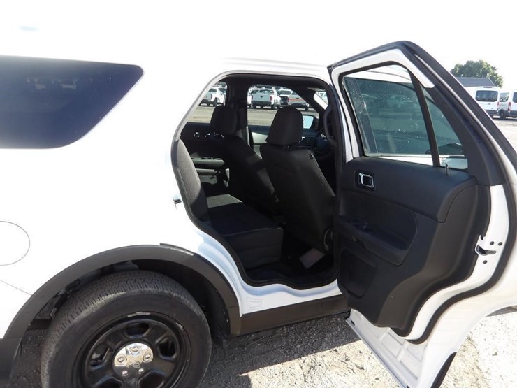 2018-ford-explorer-image-11