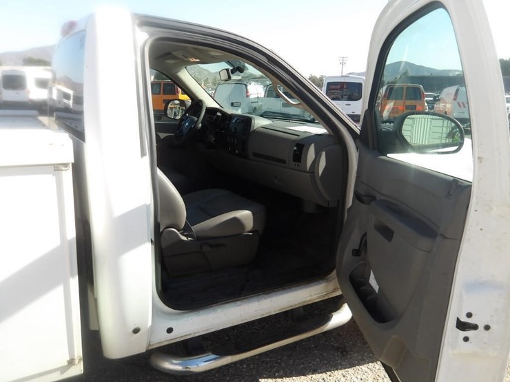 2013-chevrolet-2500-image-12