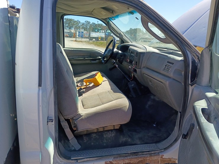 2003-ford-f550-image-33