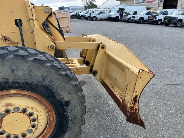 2005-deere-772d-image-10