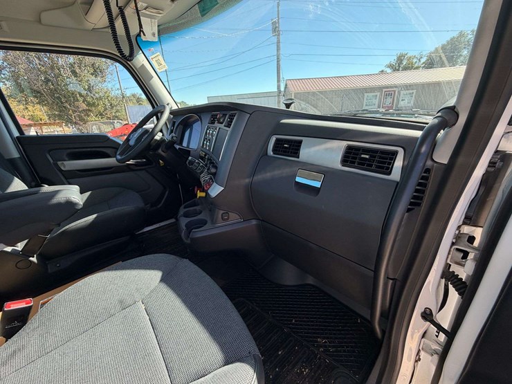 2024-kenworth-t880-image-52