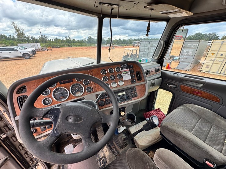 2008-peterbilt-389-image-10