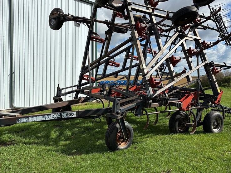 35'-flex-coil-chisel-plow,-floating-hitch,-very-good-harrows-image-1