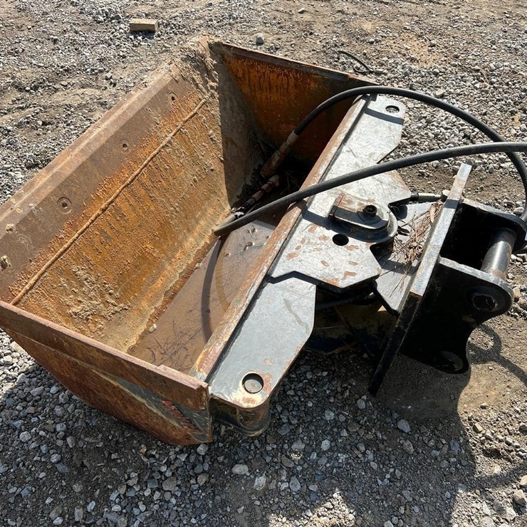 Mongo 36" Excavator Tilt Bucket