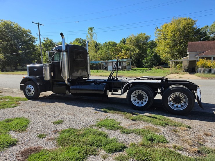 1999-peterbilt-379-image-7