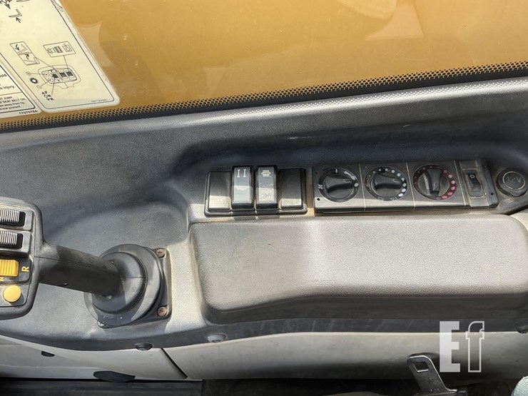 2014-caterpillar-th407c-image-12