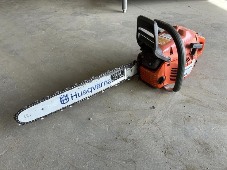 husqvarna-350-gas-chainsaw-image-1