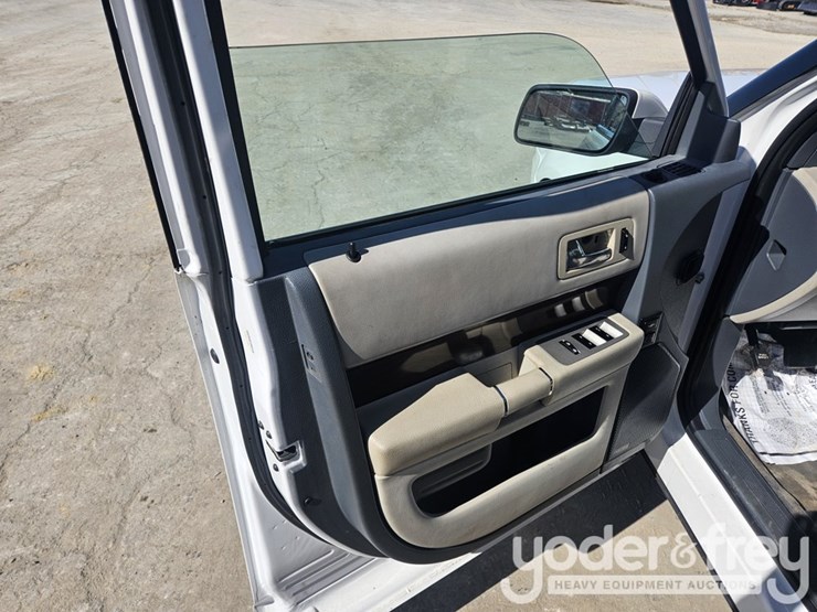 2009-ford-flex-image-30