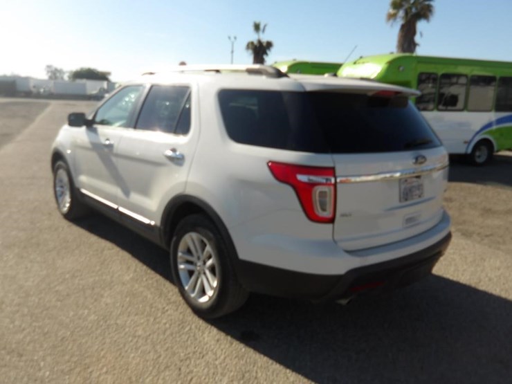 2012-ford-explorer-xlt-image-4
