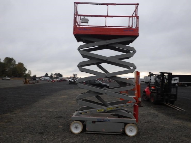 skyjack-sj4632-scissor-lift-image-2
