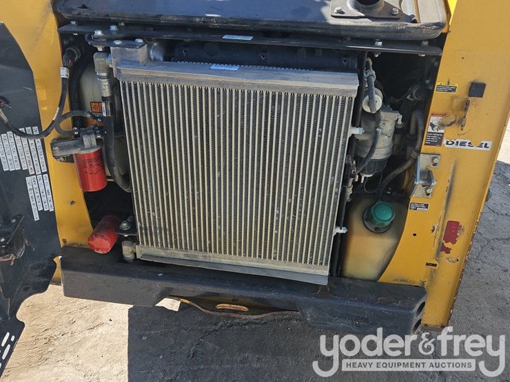 2019-deere-317g-image-10