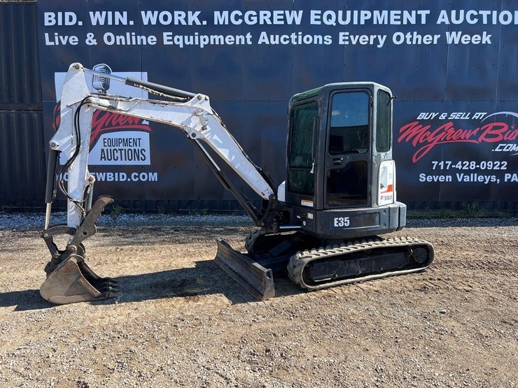 2013-bobcat-e35-image-1